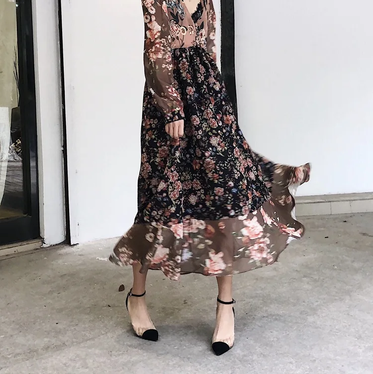 

Fashion new French V-neck floral seaside holiday travel style retro printed long-sleeved ruffled beach dress