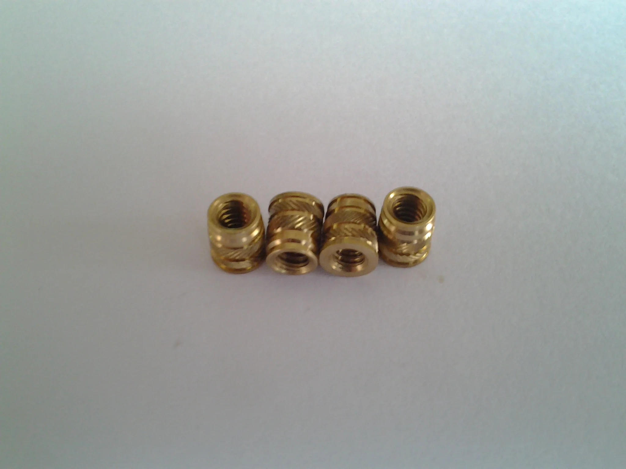 IUB-M2.5-1/2 M3-1/2 M3.5-1/2 M4-1/2 M5-1/2 M6-1/2 коническая вставка с резьбой латунь рифленая