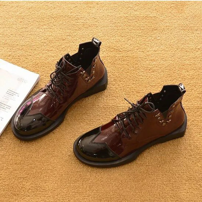 Новинка 2019 женские ботильоны с металлическими заклепками и ботинки мартинсы