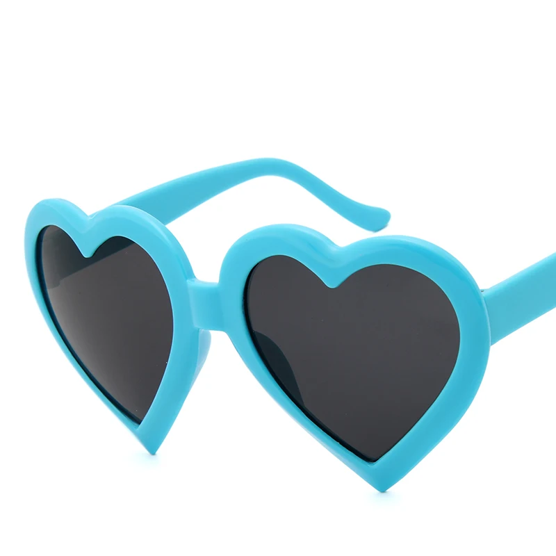 Женские солнцезащитные очки с сердечками Love яркие милые для уличной съемки
