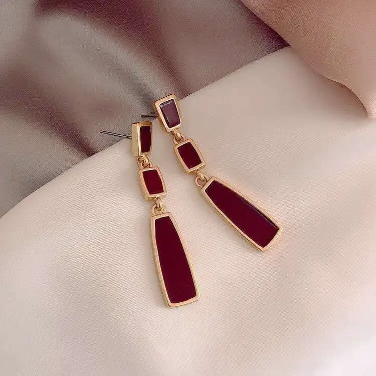 

Earrings Feminine Temperament Simple Retro Wine Red Long Earrings Cool Style Personality Versatile Earrings Ear Accessories