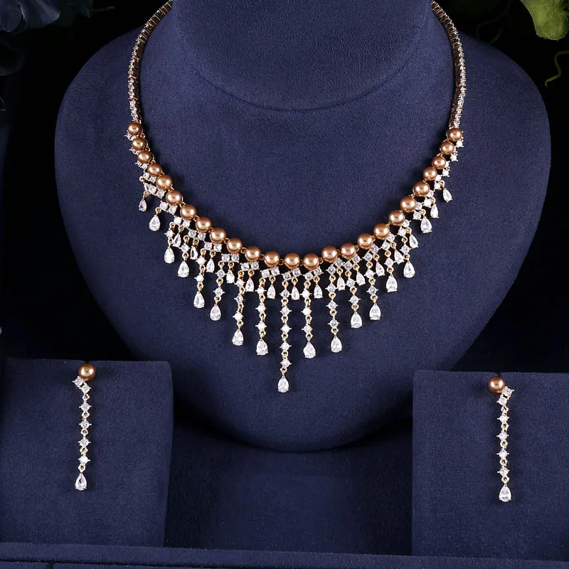 Комплект ювелирных изделий с жемчугом и кисточкой фианитом|Ювелирные наборы| |