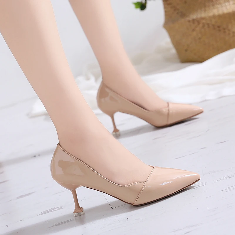 Красивые популярные женские модные вечерние туфли-лодочки выразительные