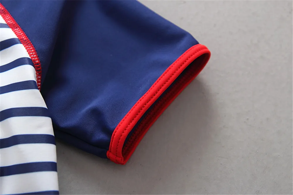 Детский купальник в полоску из двух предметов спортивная одежда пляжный костюм