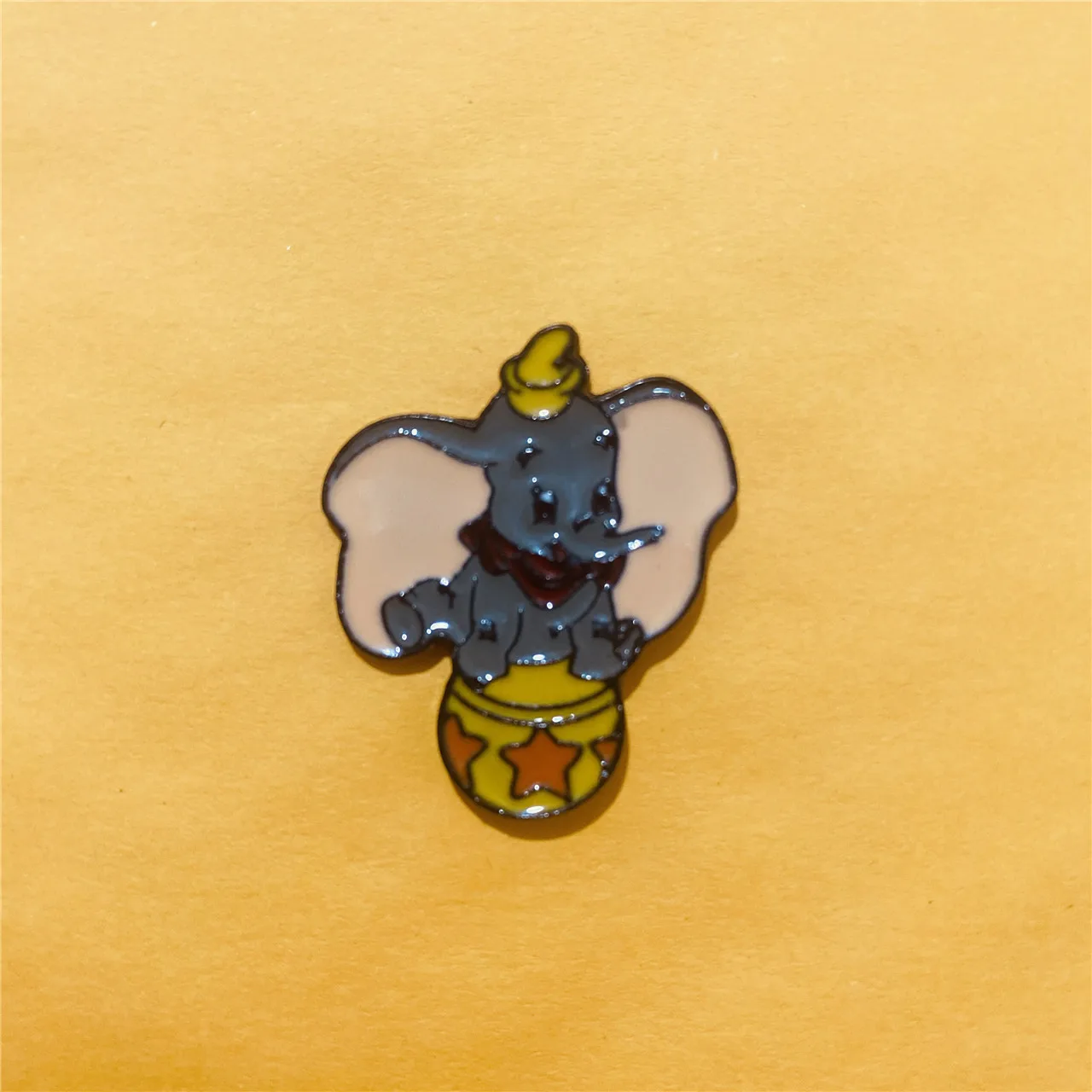 Disney Dumbo Brooch Cartoon Cute Dumbo Metal Enamel Badge Pin Fashion Couple Bag Jewelry Children's Clothing Accessories images - 6