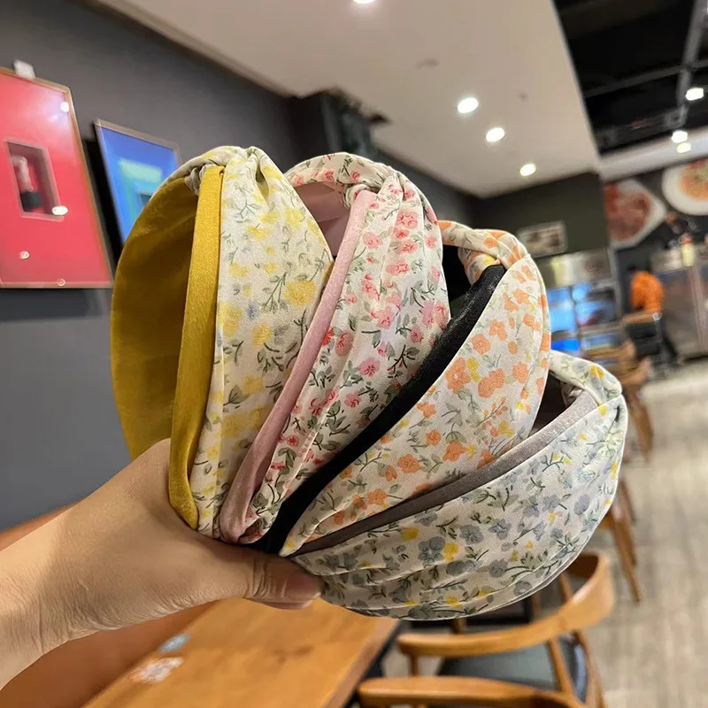 

Korean wide-brimmed temperament cross headband adult headband retro simple wash hairpin knotted new outing headwear