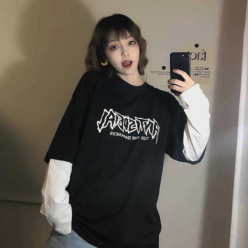 Футболка женская черно-серая с имитацией комиксов в стиле Харадзюку | Женская