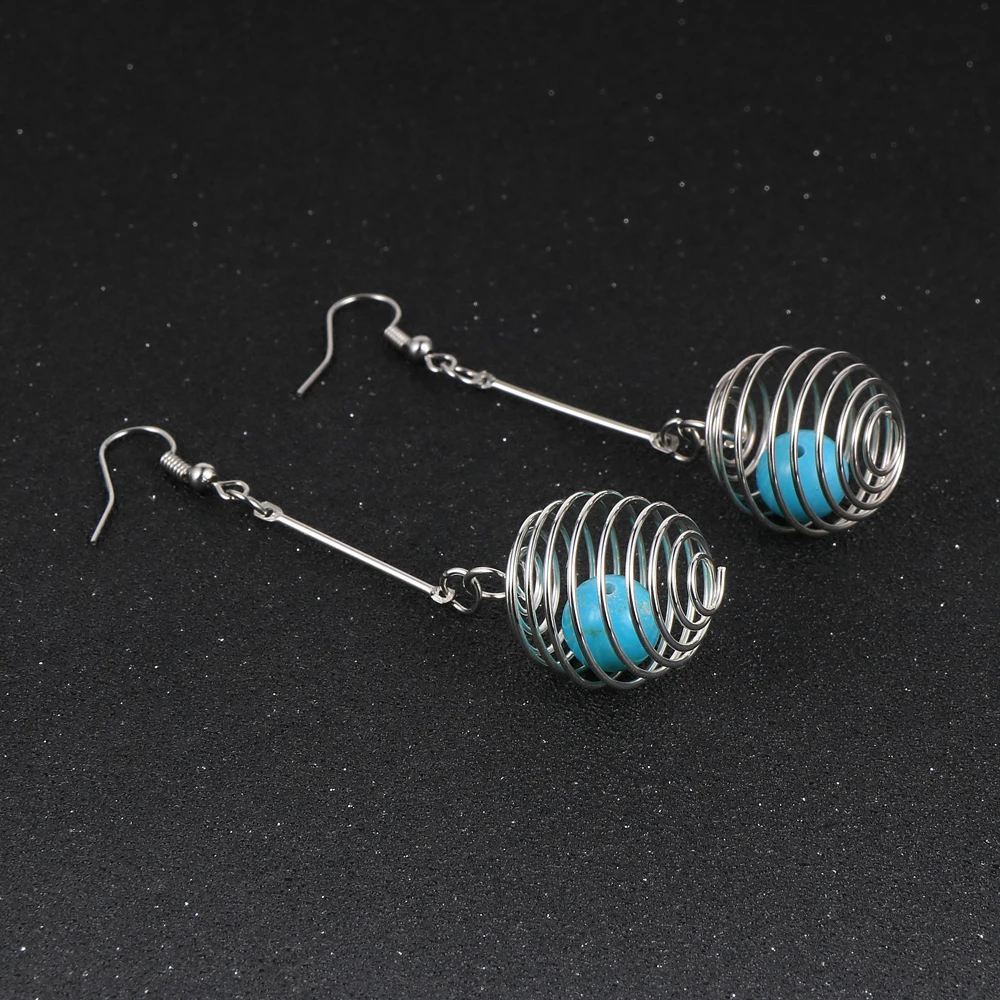 Женская серьга пружина из натурального камня с тигриным глазом бирюзы оникс