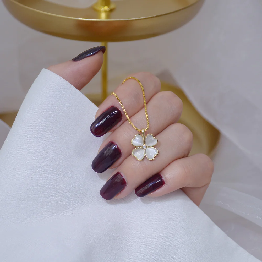 

Exquisite Luck Four-Leaf Clover Shape Simple Clavicle Chain Gold Plated for Woman Girl Necklace Gifts