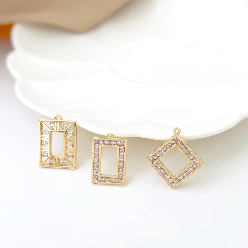 

Прямоугольный кулон в виде ромба с цирконом, инкрустированный медным настоящим золотом