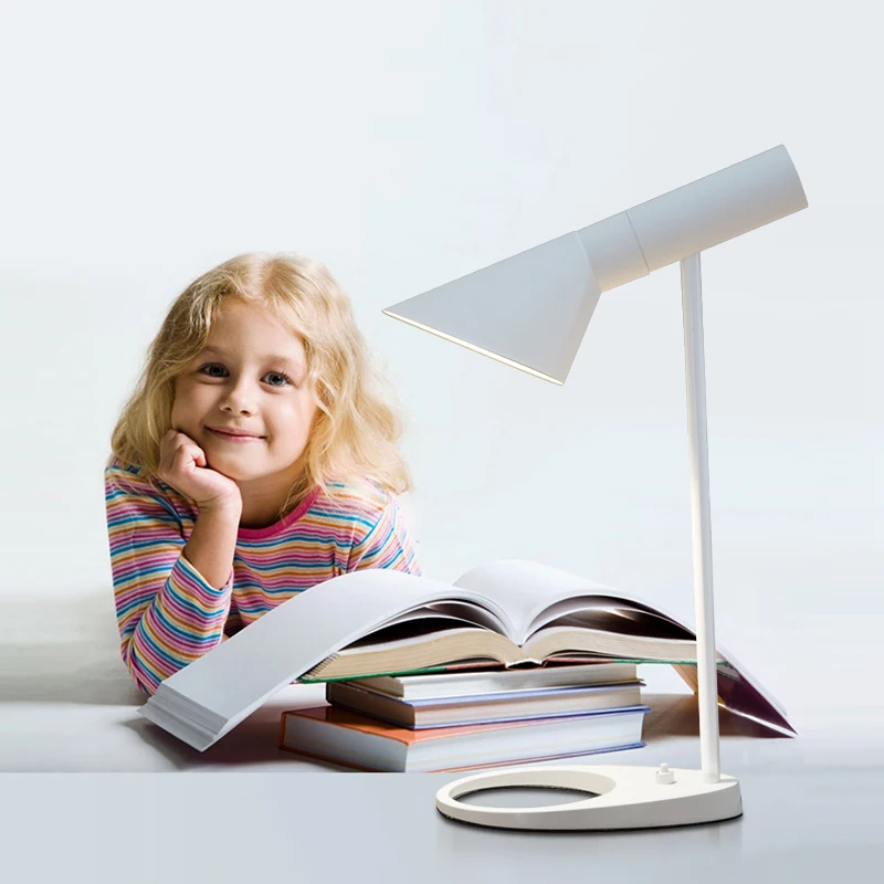 Современная настольная лампа белого и черного цвета классическая офисные