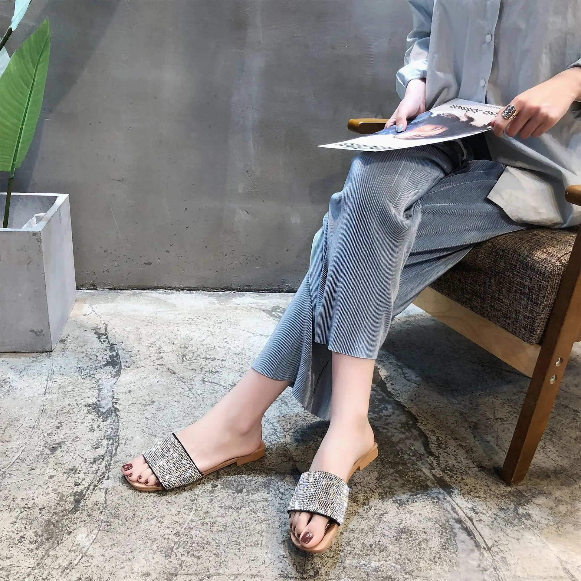 

Nice Fashion Bling Flat Slides For Women Crystal Open Toe Slippers Anti-slip Summer Leisure Shoes