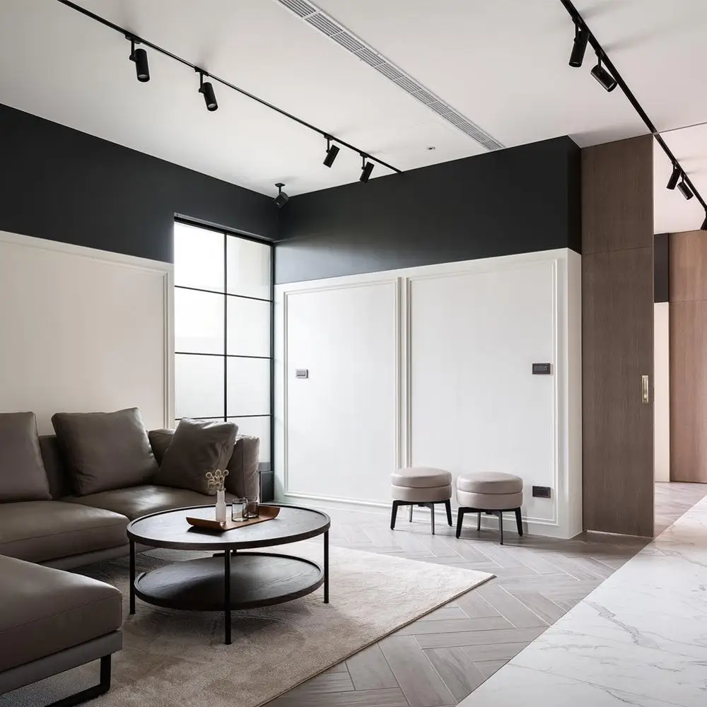 Трековые светильники шоурум