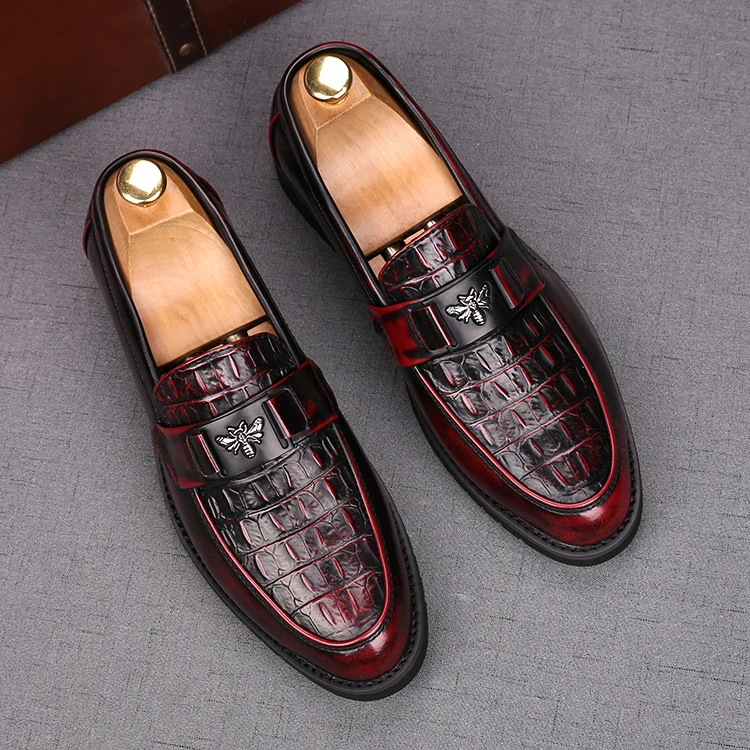 Новинка Очаровательные кожаные мужские туфли с острым носком и металлическими