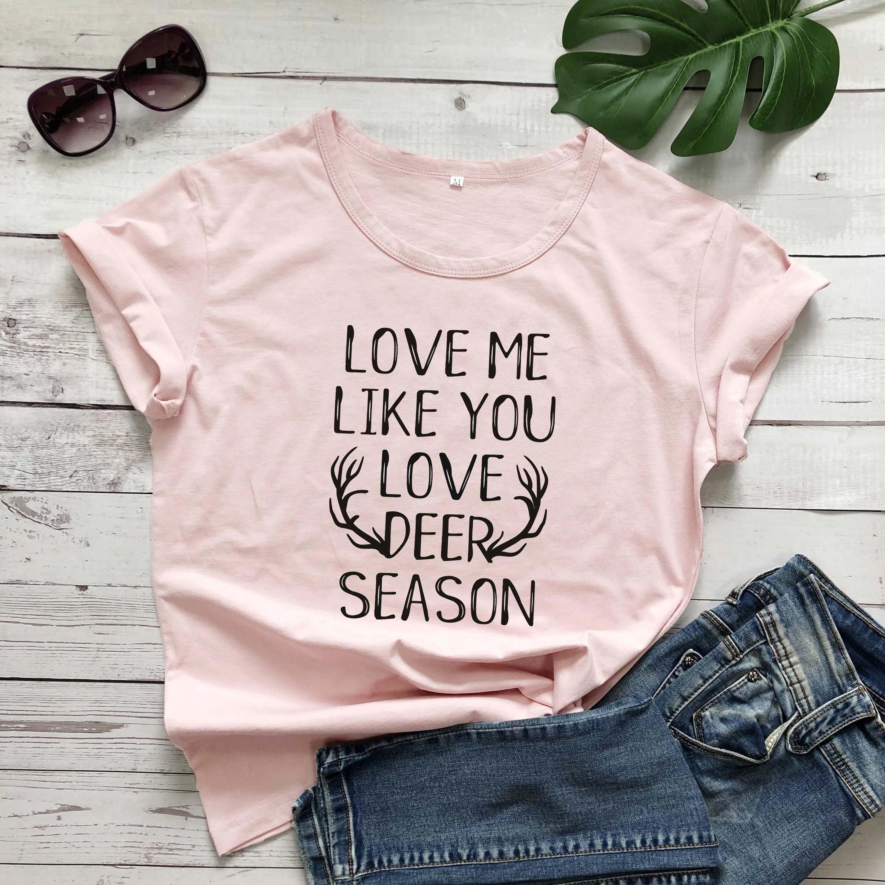 Женская футболка с надписью Love me like you | одежда