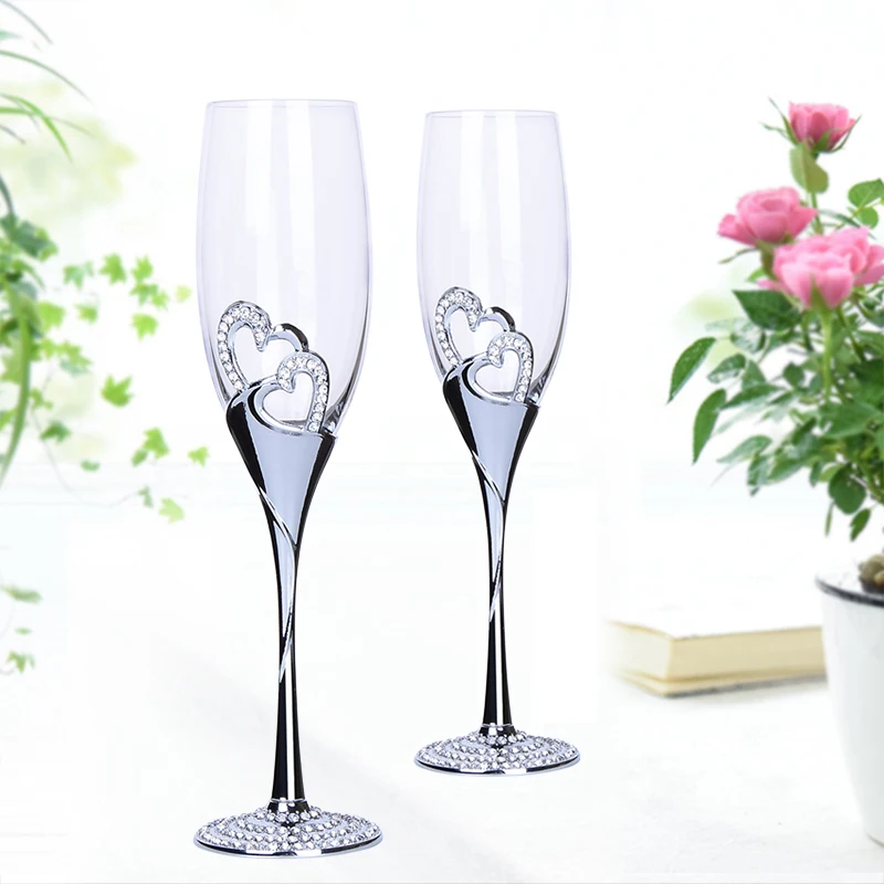 

2Pcs Heart Shape Wine Glass Wedding Champagne Glasses Lover Rhinestone Wedding Glass Crystal Goblet Banquet Wedding Decoration