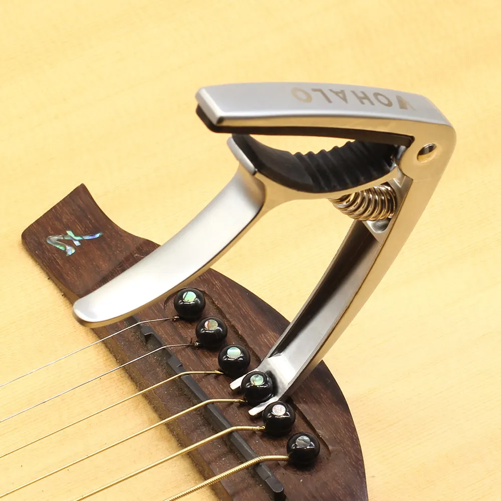 1 pc schwarz zink legierung gitarre capo für akustische elektrische gitarren ukulele mandoline banjo mit 2 picks free global shipping