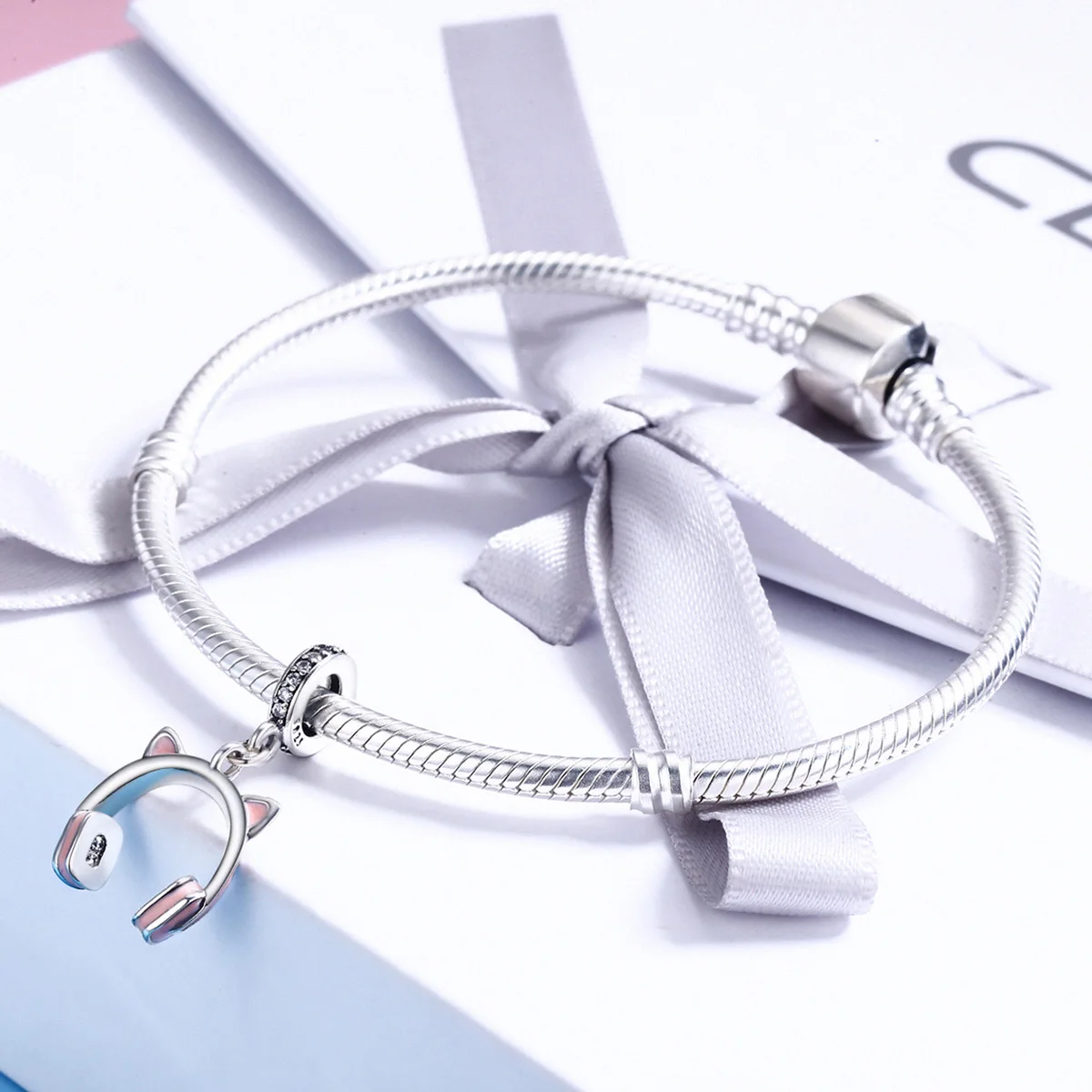 

New Arrival 925 Sterling Silver Cat Ear Earphone Dangle Pendant Charm fit Women Charm Bracelet DIY Beads Jewelry