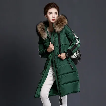 Зимняя женская куртка на утином пуху новая с натуральным енотом и надписью Rur