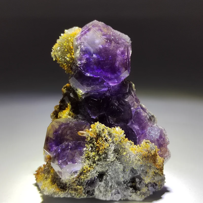 

Натуральный пурпурный флюорит и Топаз, 131,4 г, минералы, образцы, лечит, вены ореолов, оригинальные искусственные