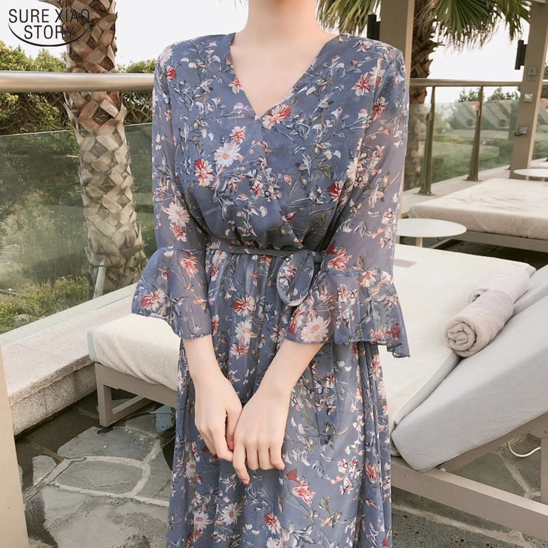 

Женское шифоновое платье средней длины, повседневное винтажное платье с цветочным принтом, расширяющееся книзу, с коротким рукавом и V-обра...