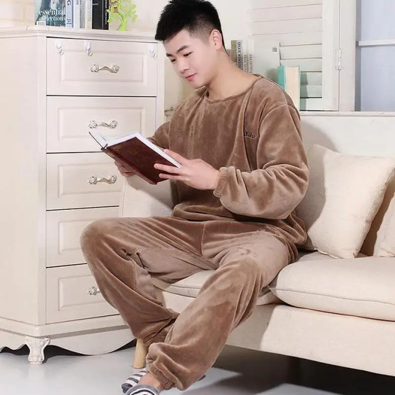 

Пижама Мужская зимняя теплая из флиса с длинными рукавами и вышивкой