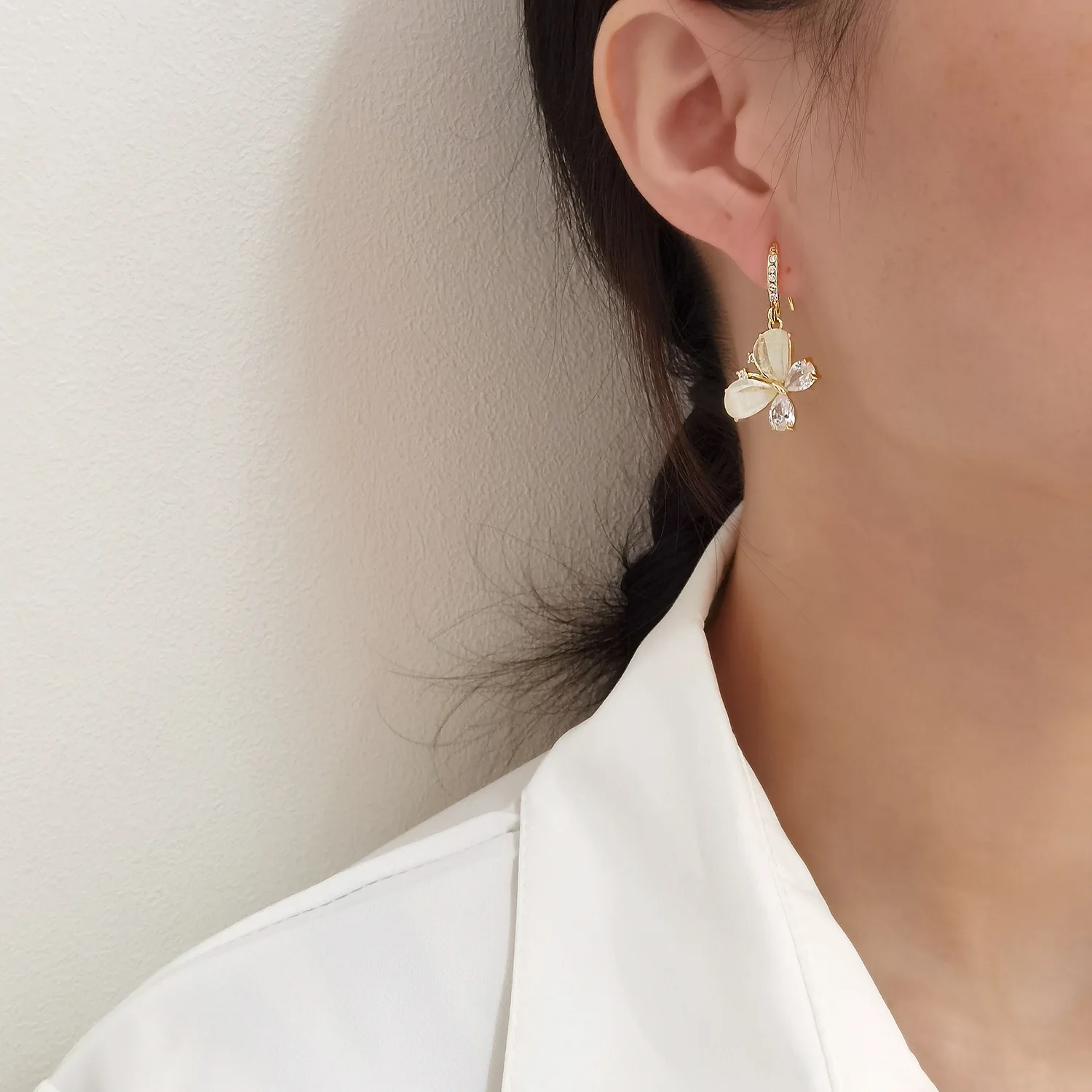

Elegant Zircon Resin Butterfly Earring for Women Statement Dangle Earring Cute Animal Jewelry Charm Aretes De Mujer