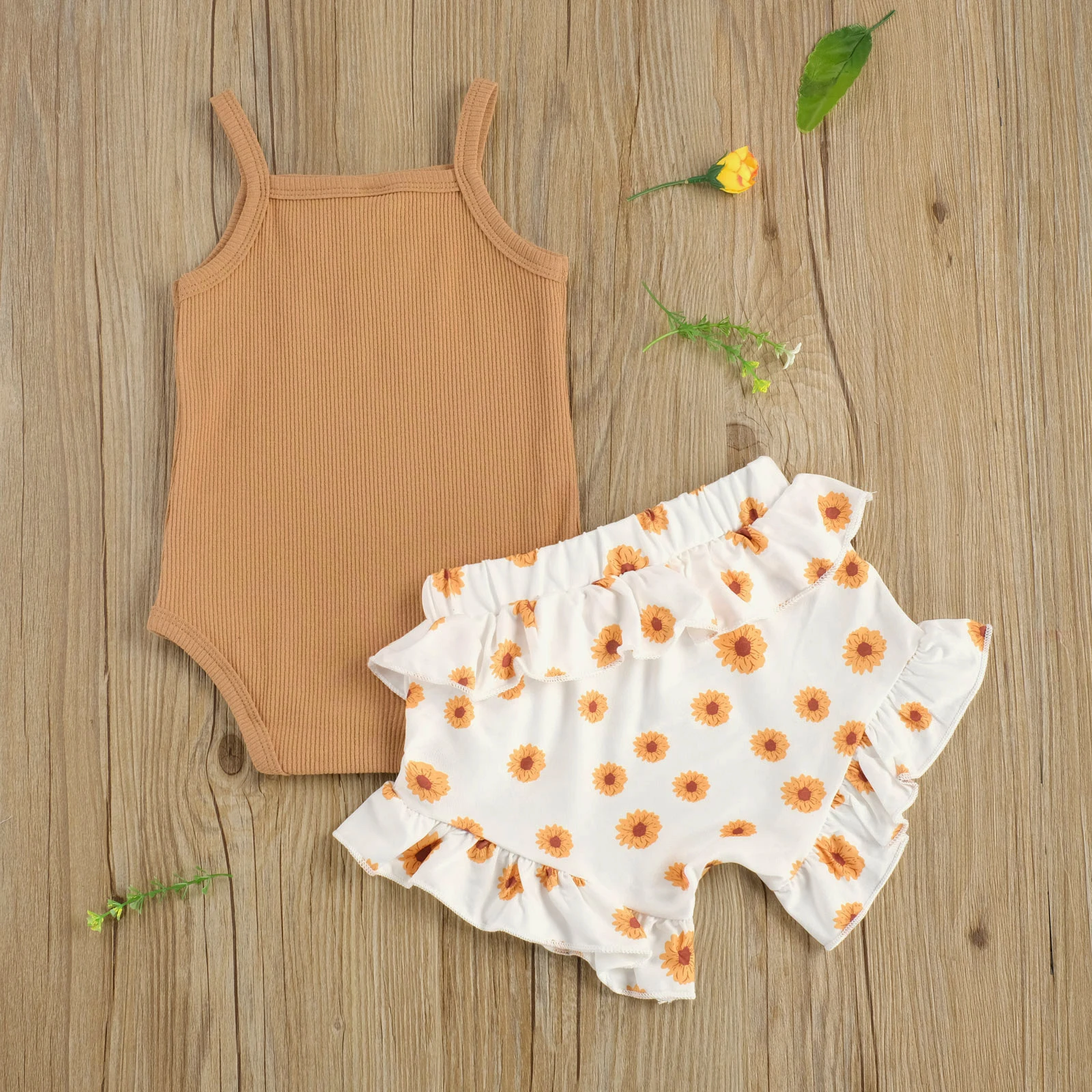 

2020 New Summer 0-24M Toddler Baby Girl 2Pcs Set Buttons Ruffled Suspender Camisole Bodysuit+Floral Print Flared Shorts