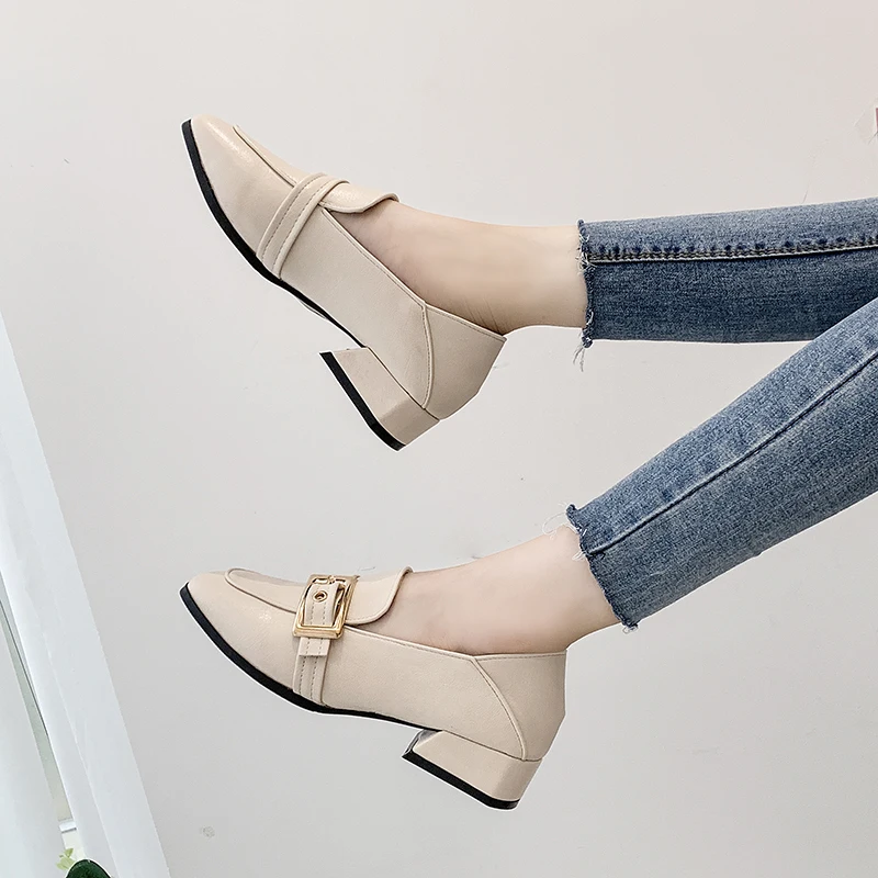 Модные женские черные мокасины с пряжкой из искусственной кожи лоферы на плоской