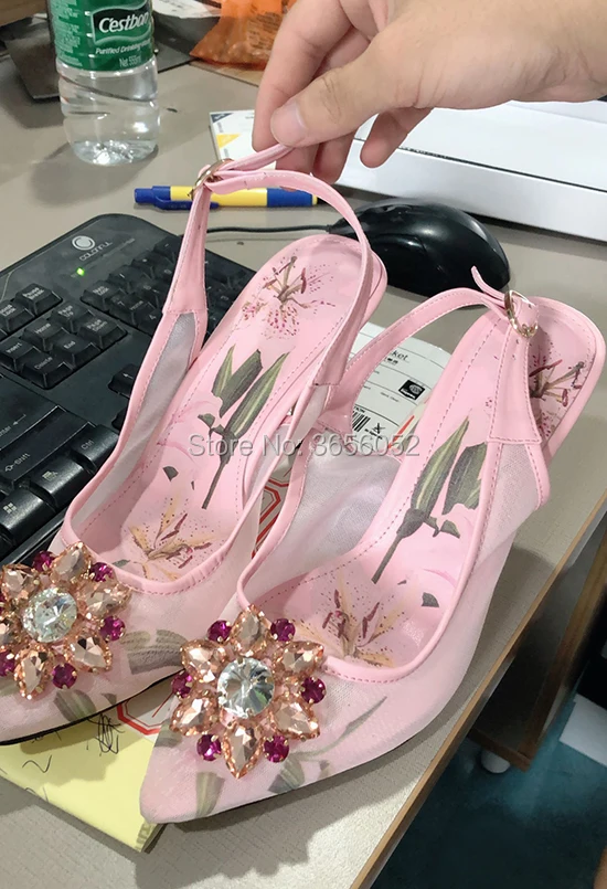 Свадебные туфли Qianruiti с рисунком лилии лодочки ремешком на пятке и острым носком