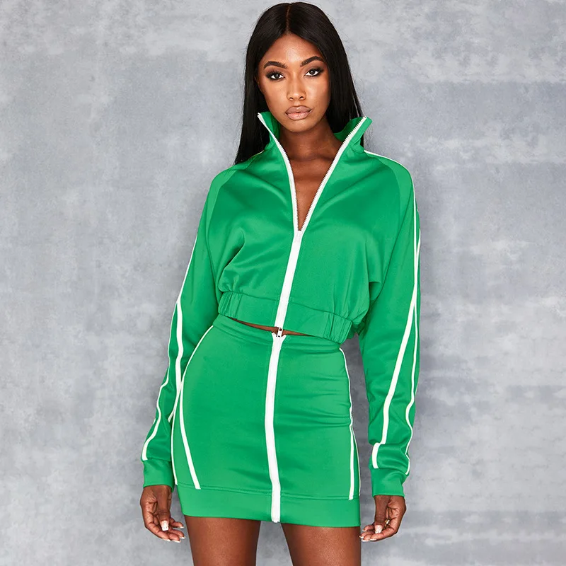 Женский костюм с короткой юбкой свитер в полоску на молнии спортивном стиле для