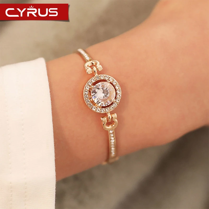 Женский браслет с кристаллами иноксидационный золотистого цвета в стиле бохо