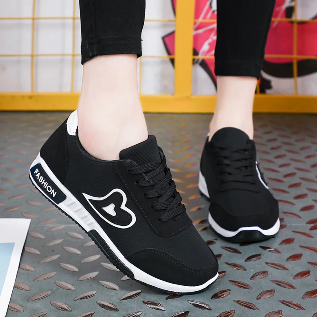 Женские повседневные спортивные кроссовки дышащие на плоской подошве с надписью