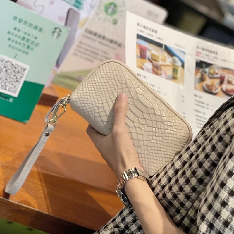 

Genuine Leather Luxury Design Handbags For Women Portable ID Business Card Pockets Fashion Female Bags Solid Top Quality Bag