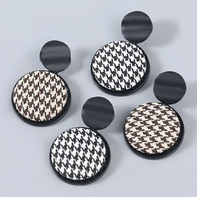 2021 Wholesale European and American Trend Simple Alloy Houndstooth Fabric Round Female Fashion Retro Earrings | Украшения и