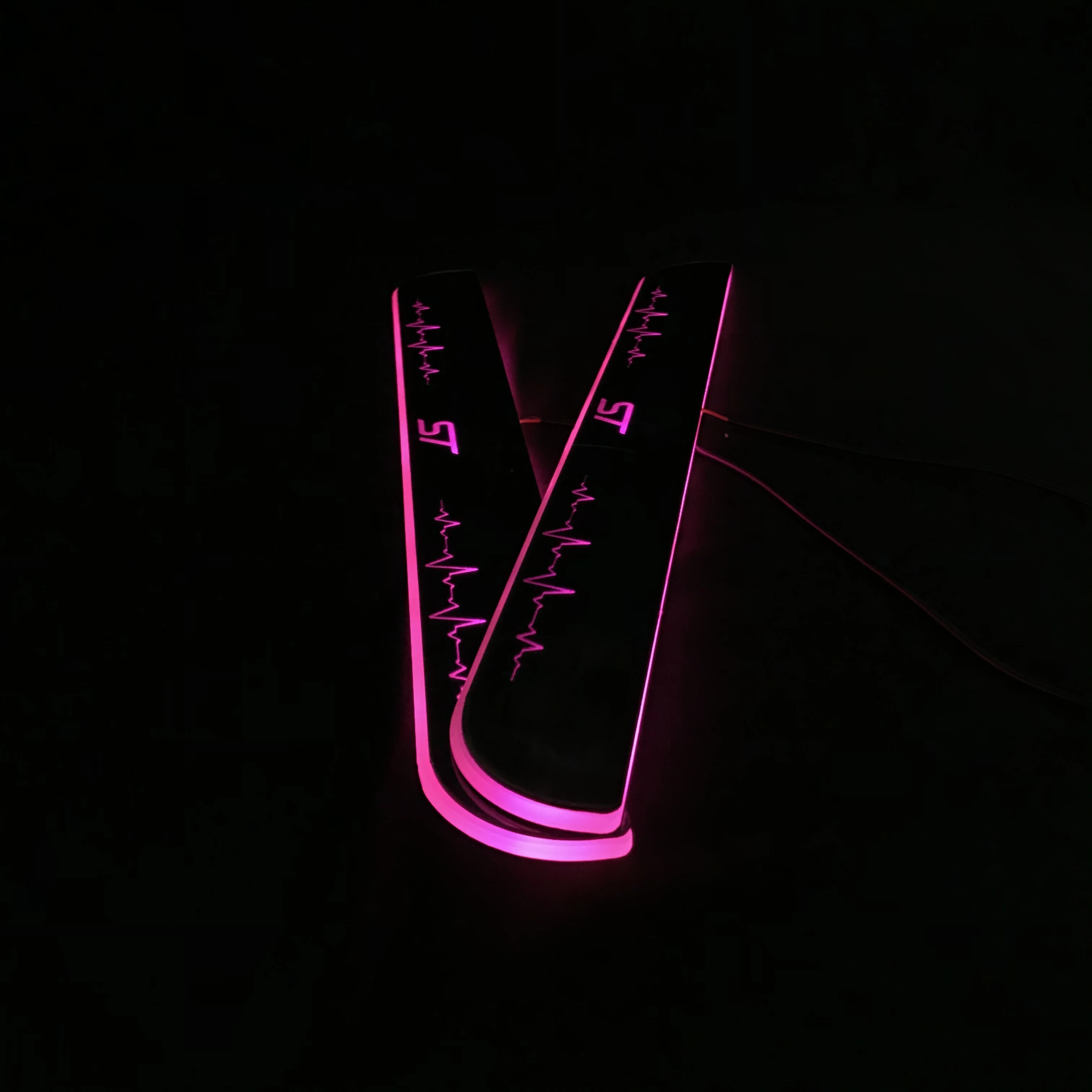 

LYQ 2PCS acrylic mobile LED welcome scooter wear plate door sill frame path light for Ford Focus ST dedicated Flow/fixed light