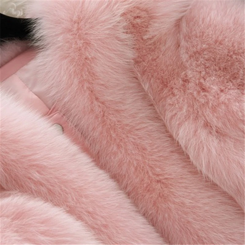 2023 Winter Women's Artificial Fox Fur Fashion Temperament Short Three-quarter Sleeves Warm Stitching Solid Color Thick Coat