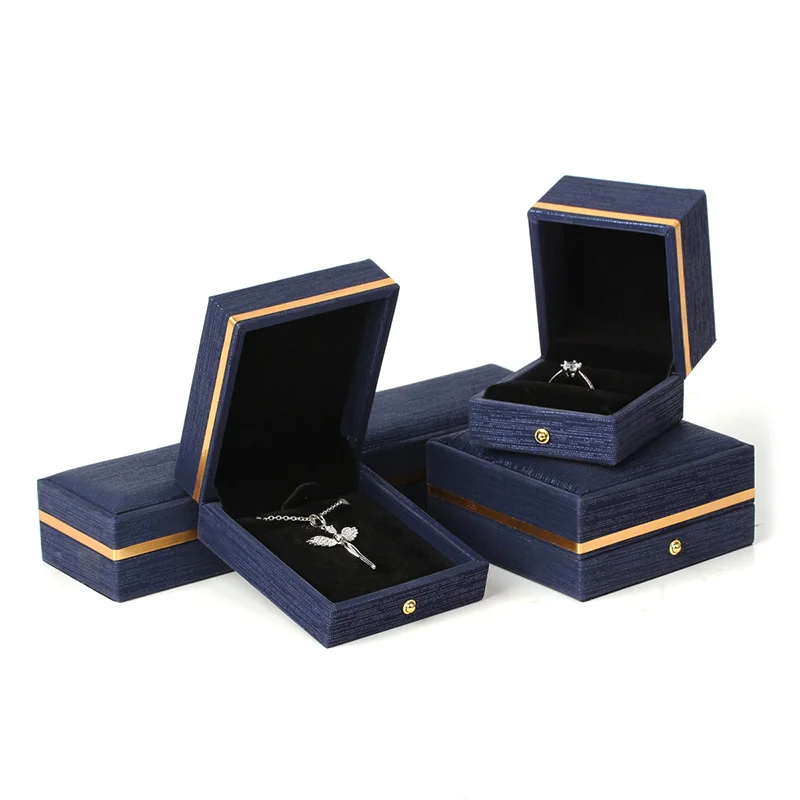 

New Fashion Romantic Brushed Leather Ring Earrings Pendant Bracelet favor Gift Jewelry Box