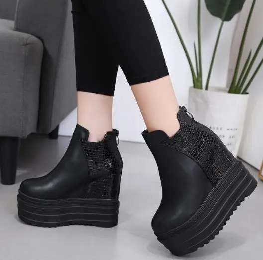 Осенне-зимние ботильоны Martin с внутренней подкладкой добавляют шерстяную женскую