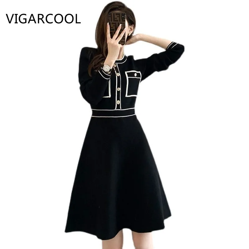 

Simple French Elegant Dress Women's Fall New Retro Black Knitted Temperament Mid-length Dress Gentle Style Slim Hepburn Dress
