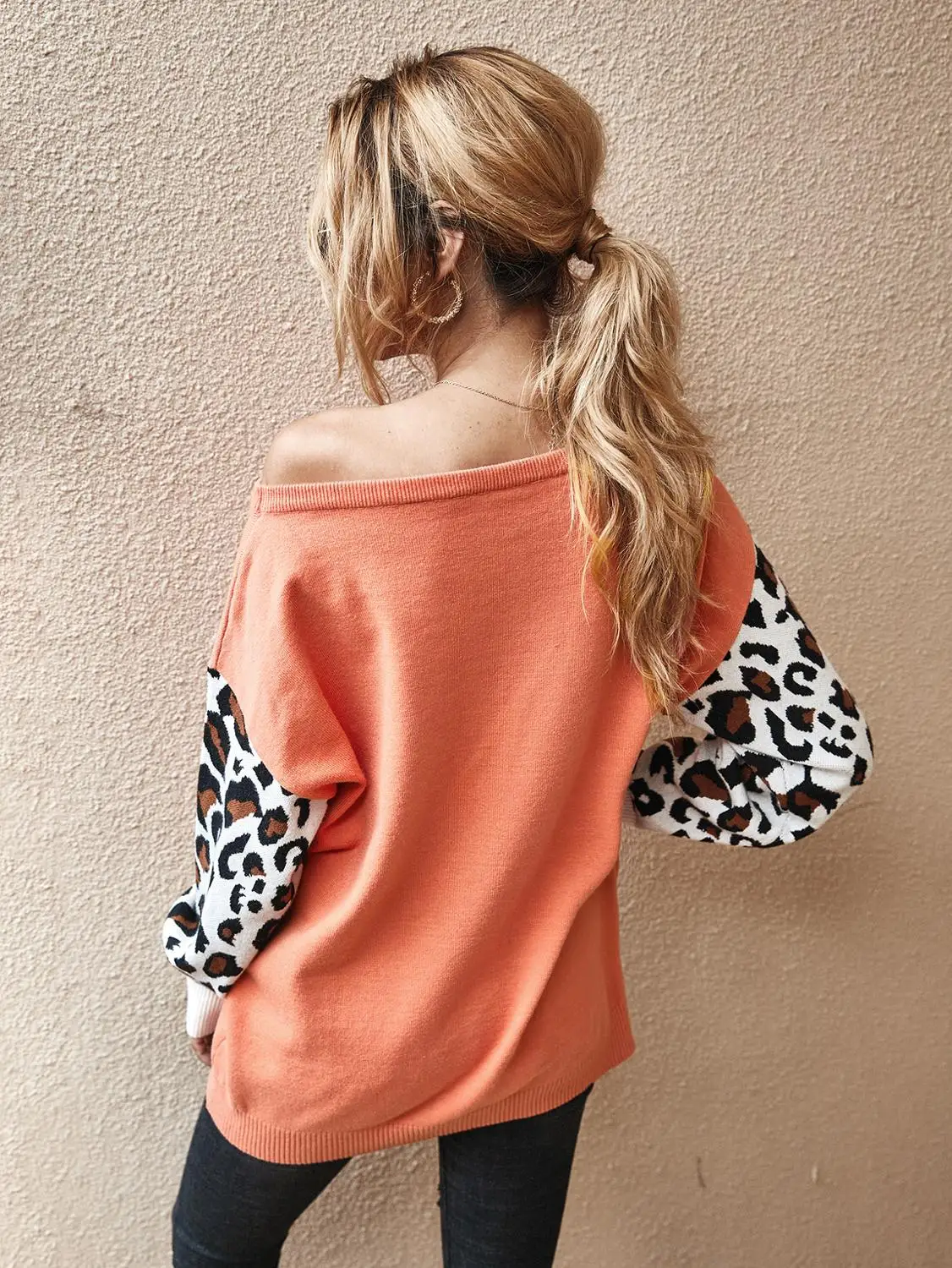 

Leopard Print Sweater Women O-Neck Loose Warm Knitted Sweater Long Sleeve Elegant Autumn Ladies Tops
