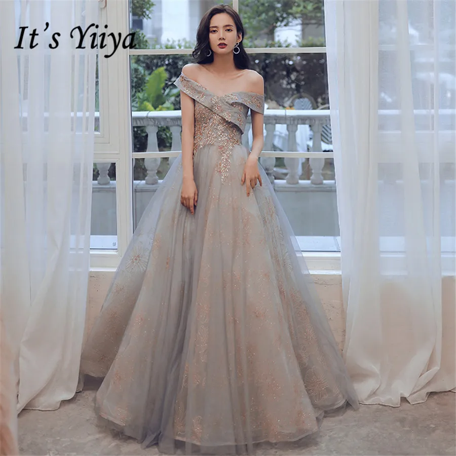 Женское вечернее платье It's Yiiya серое длинное с открытыми плечами и бисером