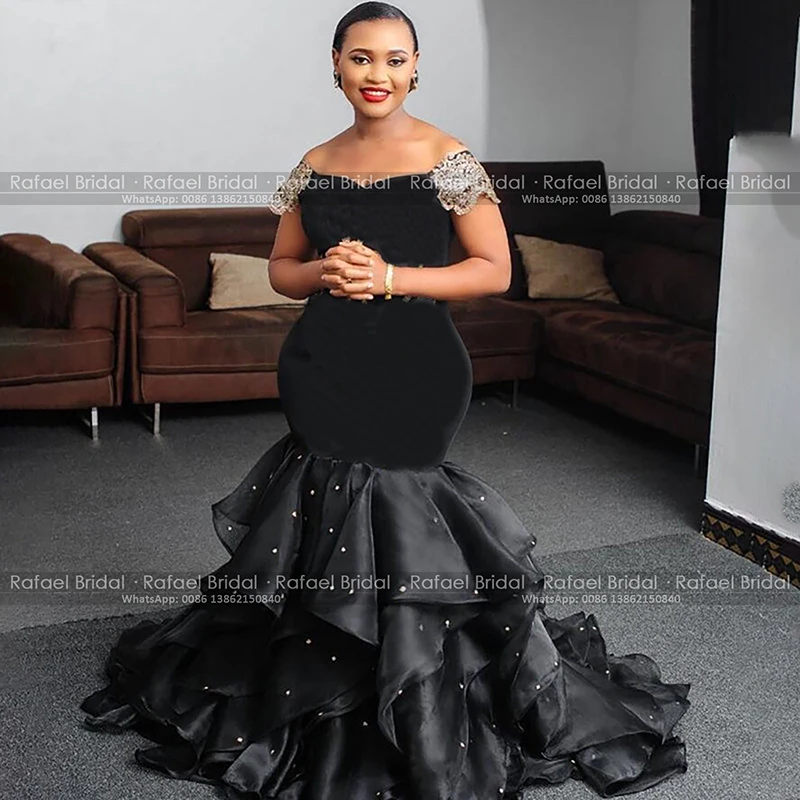 

Plus Size Women Prom Dresses Black Organza With Appliques Beads Capped Sleeves Boat Neck Tiered Ruffles Mermaid Long Prom Dress