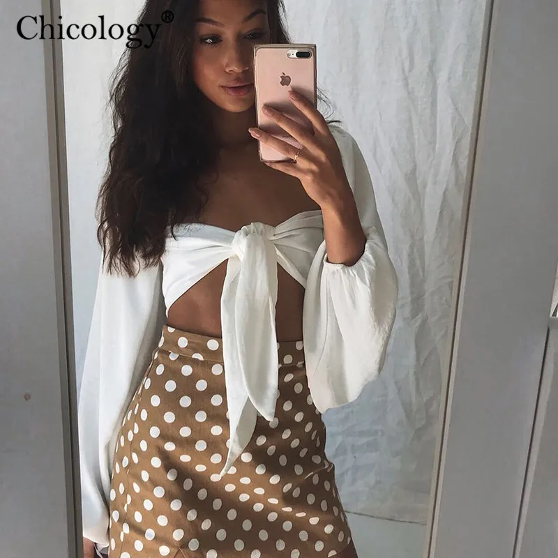 Элегантный женский кроп топ Chicology на шнуровке с длинным рукавом фонариком сезон