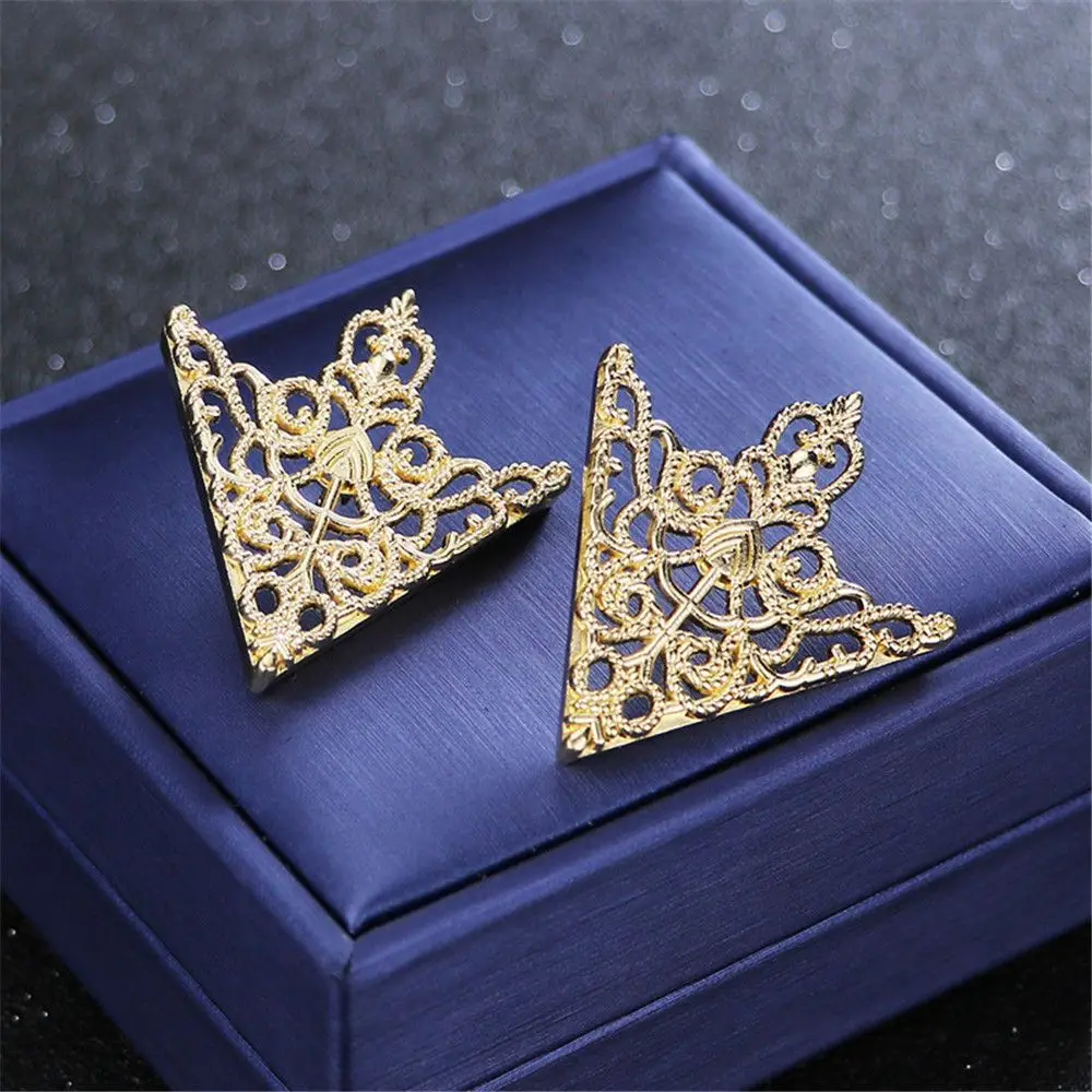 Vintage Fashion Triangle Shirt Collar Pin for Men and Women Hollowed Out Crown Brooch Corner Emblem Jewelry Accessories | Украшения и