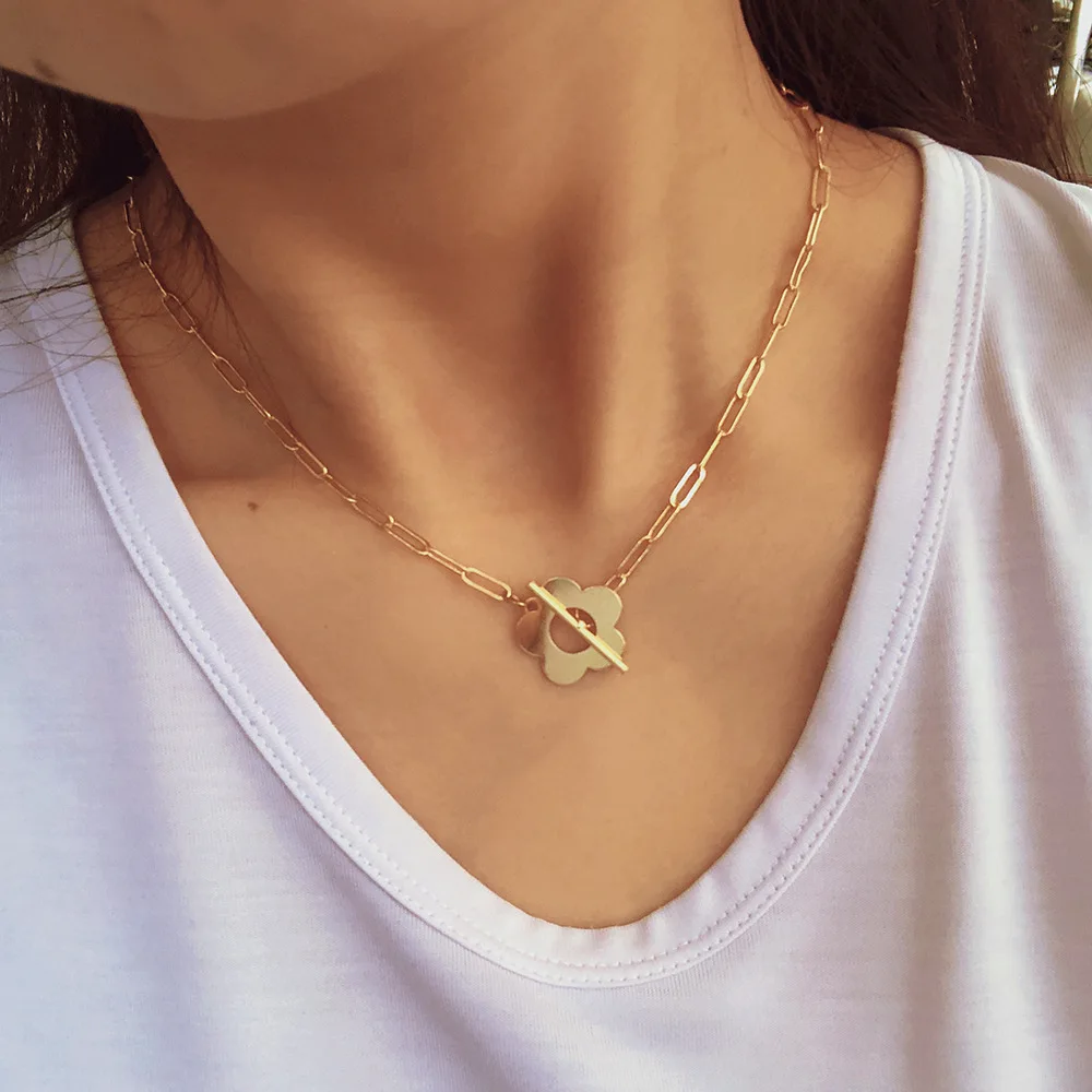 

2021 NEW Flower Pendant OT Buckle Necklaces for Women Gold Color Thick Clavicle Chain Kpop Fashion Trend Collarbone Necklace