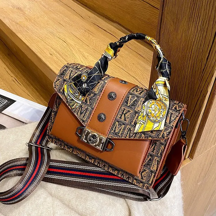 

Small Bag for Women 2021 New French Minority Design Single Shoulder Crossbody Handbag Light Retro Small Rivet Square Bag Fashion