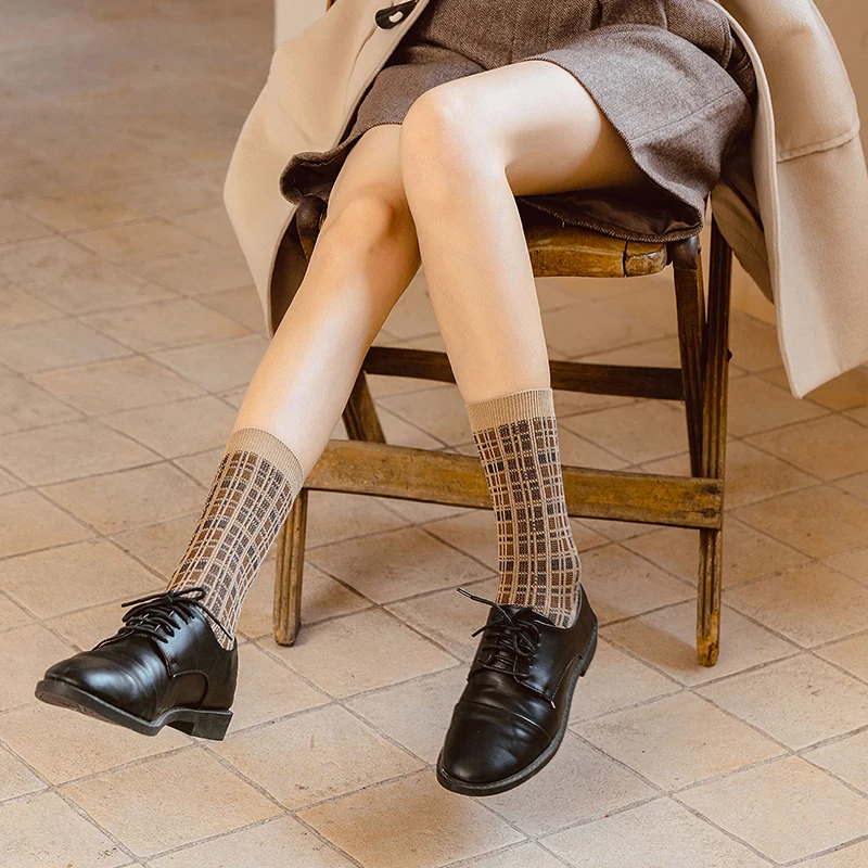 New Winter Warmer Knitted Flower Striped Female Long Socks Cotton Harajuku All-match Streetwear Fashion Soft Retro Women Socks