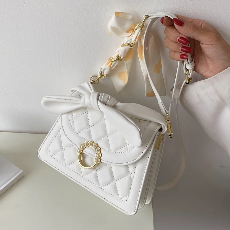 

Beibao is popular this year. Xiaobao is a new style of women's summer 2021. It's a hand-held small square bag with chain strap