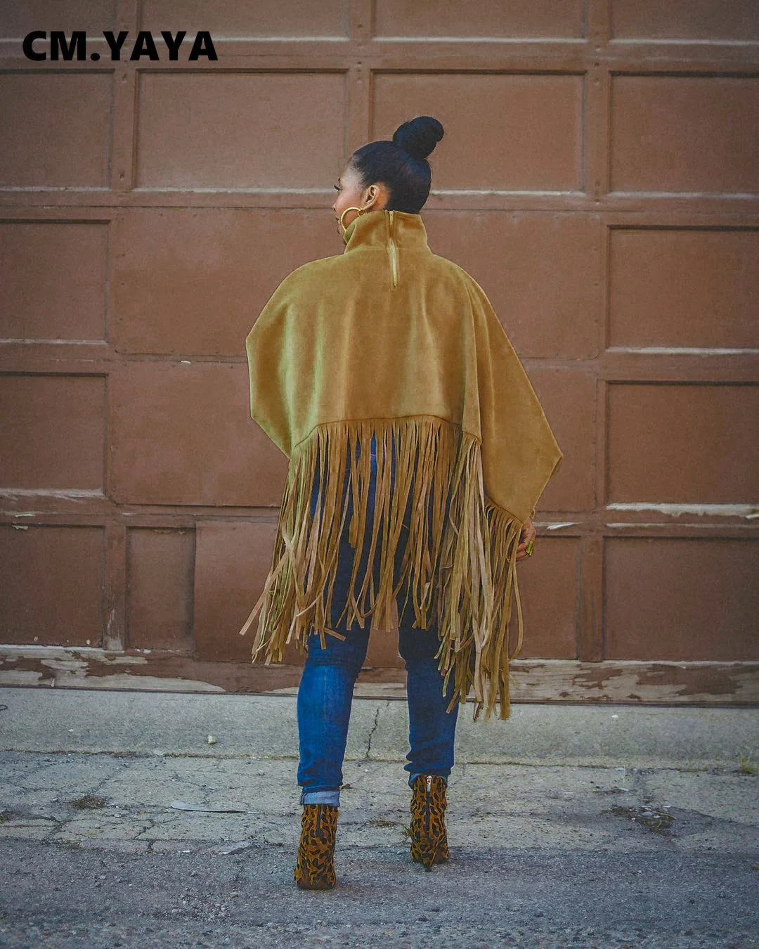 Женская накидка с кисточками на Подоле и рукавом летучая мышь |